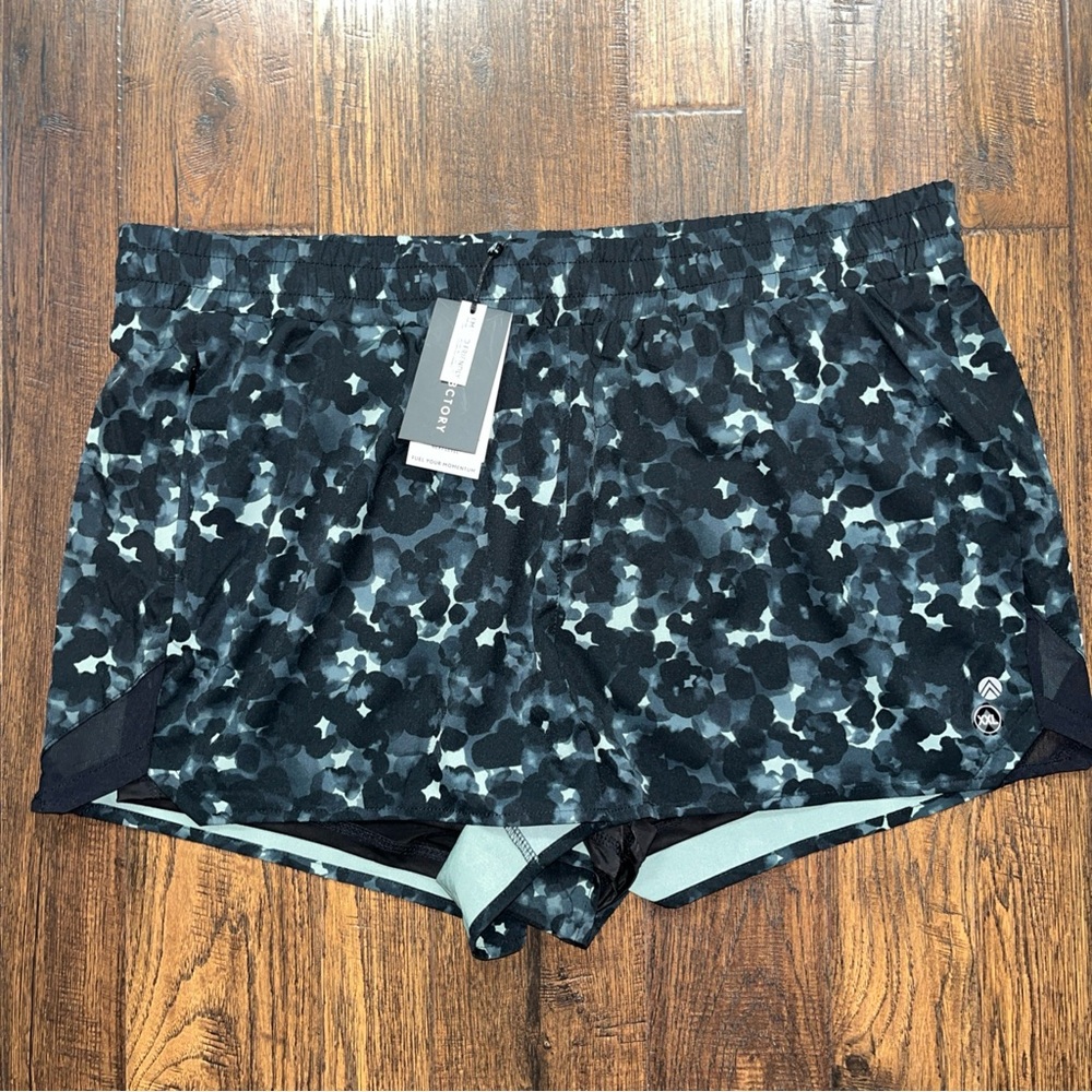 Traj3ctory Women's Excercise Running Jogging Active Shorts
Size XXL NWT